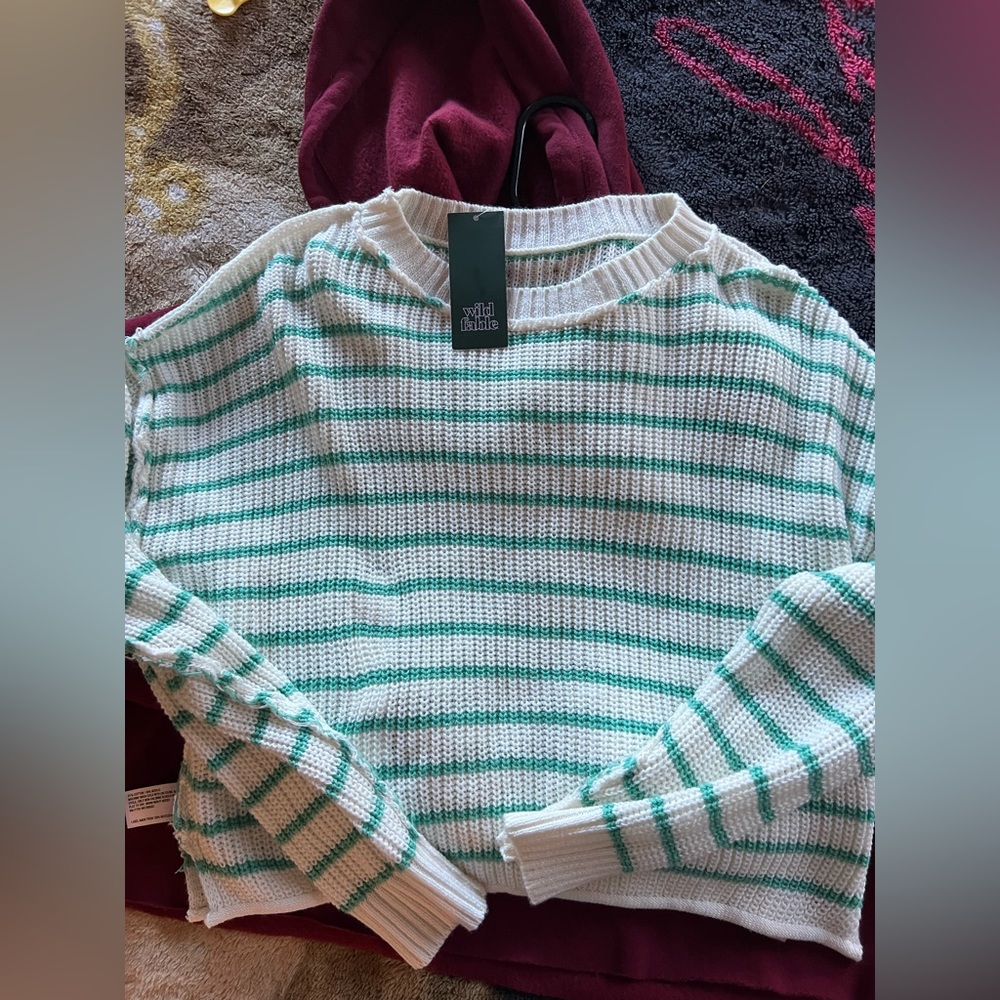 Cute cropped knitted sweater